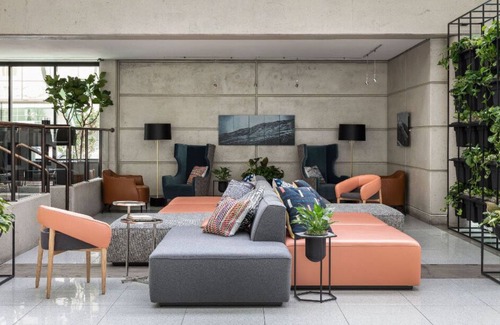 New Tacoma Apartment | Elegant Patron King Suite + Art Lover's Retreat