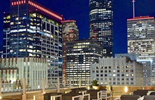 Central Business District Hotel | Elegant Pet Friendly Suite Near George R Brown Ctr