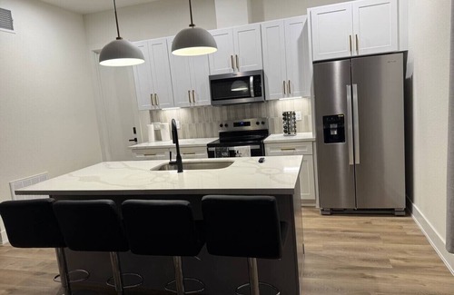 Foster Place House | Elegant Plush Properties