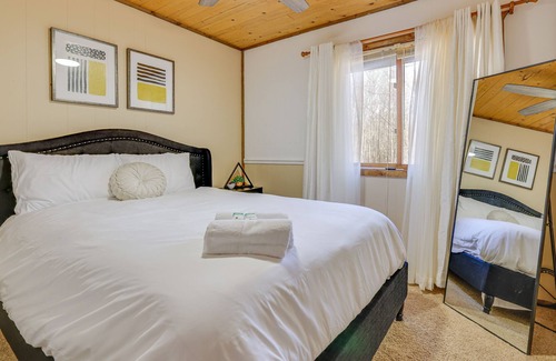 Hamlin Cabin | ELEGANT Poconos Cabin with Theater & Game Room!