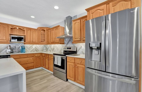 The Cove House | Elegant Pool Home - Beach, Restaurants, Shopping, Heated Spa