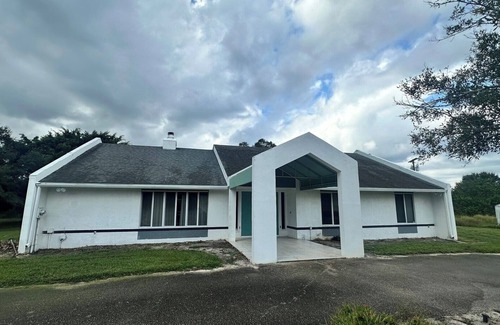 Fort Pierce House | Elegant Pool House 3BR/3 Bath in Ft. Pierce, FL