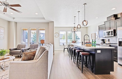 Meridian House | Elegant & Private 3BR 2BA Retreat by The Village