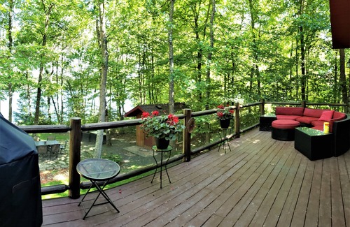 Comstock Cabin | Elegant/Private Retreat on Private 2.5 acre lot