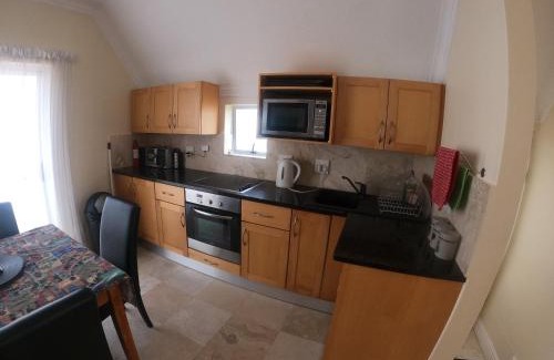 Waterfront Apartment | Elegant Quays Waterfront One Bedroom Apartment