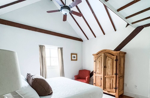 Fifth Ward Cottage | Elegant Renovated Carriage House in Newport's Historic District