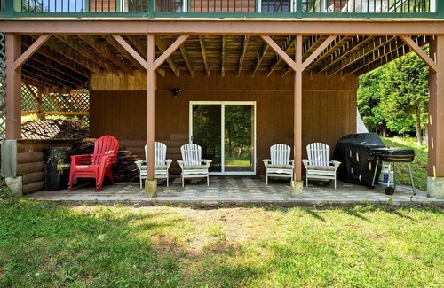 Glenfield House | Elegant Riverfront Home - Pet Friendly!