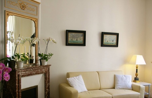 Saint-Louis Apartment | Elegant, Romantic and close to the Palace, for 2-4 guests