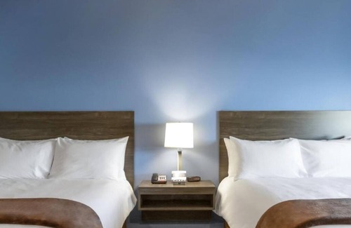 Beatrice Hotel | Elegant Room Pet Friendly Near Beatrice Speedway And Historical Museum Tours