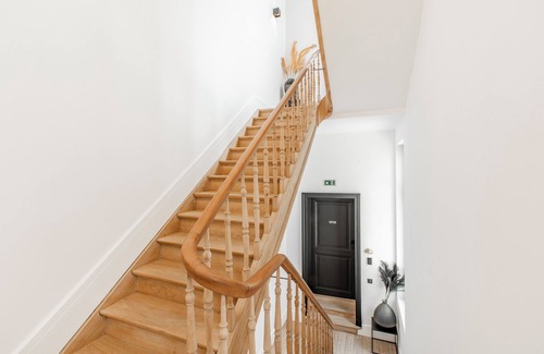 Historical Center Bruges House | Elegant room with private bathroom in historic house - city center