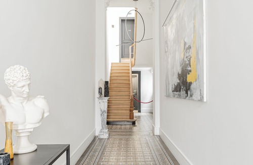 Historical Center Bruges House | Elegant room with private bathroom in historic house - city center