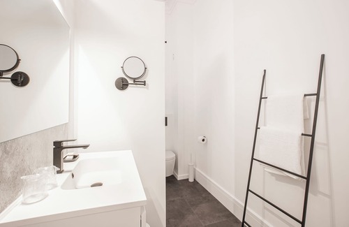 Historical Center Bruges House | Elegant room with private bathroom in historic house - city center