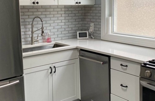 Albany Park Apartment | Elegant, Safe, Executive HOME on Tree-lined Street