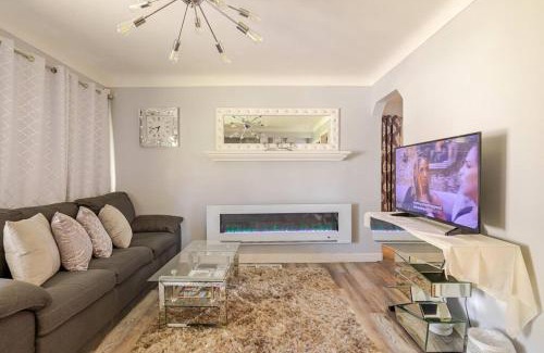 Wyandotte House | Elegant Serene Escape in Wyandotte