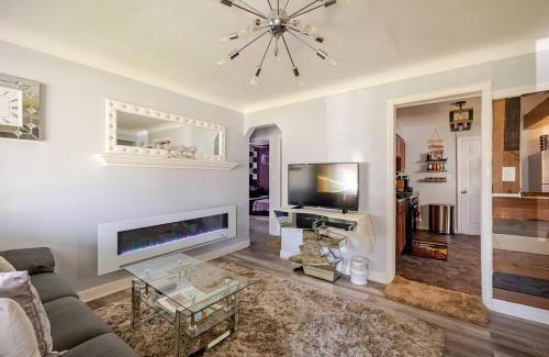 Wyandotte House | Elegant Serene Escape in Wyandotte