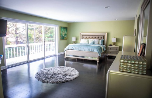 Shinnecock Hills House | Elegant Southampton Retreat with Healed Saltwater Pool- Close to Town & Beaches