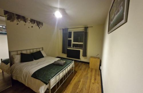 Trinity Apartment | Elegant & Spacious 2-Bedroom Apartment in Wimbledon