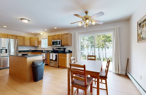 Steuben House | Elegant, spacious coastal home with sunset ocean views from an inviting deck