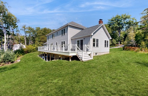 Steuben House | Elegant, spacious coastal home with sunset ocean views from an inviting deck