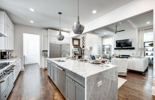 Green Hills House | Elegant & Spacious Furnished w/Garage+Fenced Yard