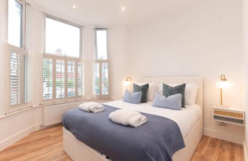 Twickenham Riverside Apartment | Elegant St Margarets 1BR near Transport London Pass the Keys
