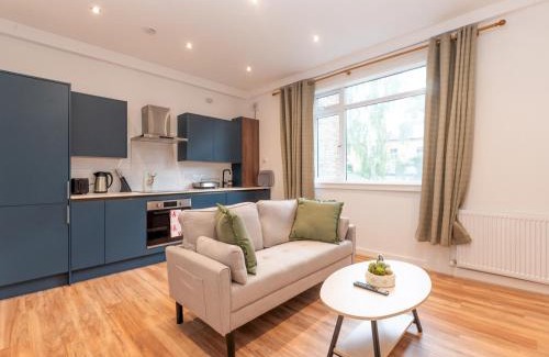 Twickenham Riverside Apartment | Elegant St Margarets 1BR near Transport London Pass the Keys