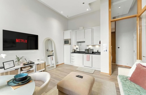 Queen's Gate Apartment | Elegant Stay Easy Access to Heathrow & City