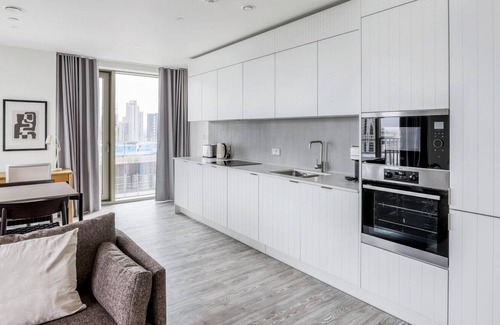Stratford and New Town Apartment | Elegant Stratford 1BR w/ Security & Gym, nr Train Station, by Blueground