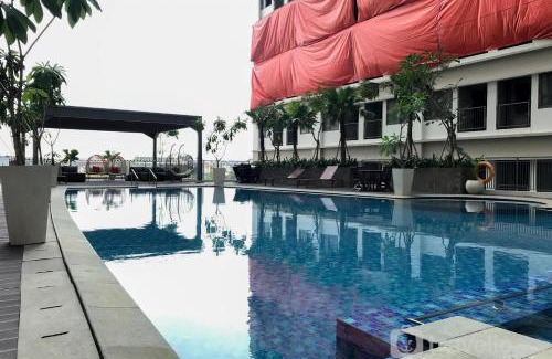 Duren Sawit Apartment | Elegant Studio Apartment at Gateway Park LRT JatibeningCity By Travelio
