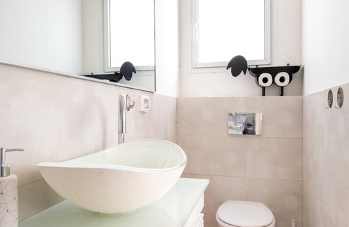Atlit Apartment | Elegant Studio with Garden, Fast Fiber Wi-Fi, 3 Minute Drive to Beach, Netflix