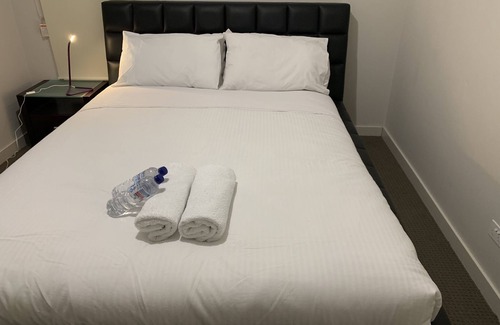 Truganina House | Elegant & Stylish 5BR W/Free Parking and WIFI