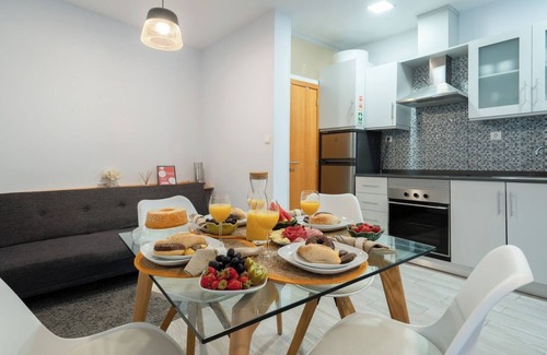 Santa Marinha Apartment | Elegant Sunny Apartment | Terrace