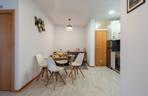 Santa Marinha Apartment | Elegant Sunny Apartment | Terrace