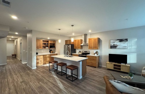 Roosevelt House | Elegant Townhouse near NDSU and Downtown Fargo #101