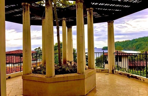 Las Catalinas Condo | Elegant & Tranquil Condo Seconds Away from the Beach