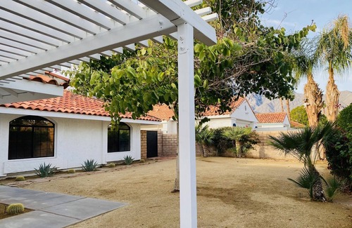 Vista Norte House | Elegant Tranquil Palm Springs Villa w. Saltwater Pool, Magical Views - Sleeps 8