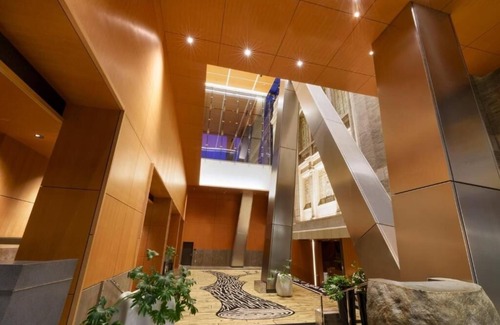 Downtown Seattle Hotel | Elegant Tranquil Room with Stunning City Views In The Heart of Downtown Seattle