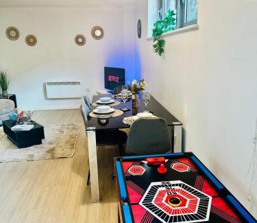 The Westside Apartment | Elegant Two Bedroom Apartment In the Centre with Parking and Garden