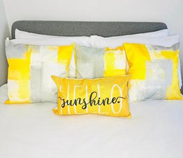 The Westside Apartment | Elegant Two Bedroom Apartment In the Centre with Parking and Garden