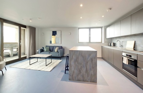 Poplar Apartment | Elegant two-bedroom apartment in vibrant Poplar