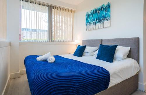 Central Milton Keynes Apartment | Elegant Two-Bedroom Apartment - Free Wi-Fi, 7 Mins from Station, Perfect for Business or leisure Travellers By AV Hughes Properties