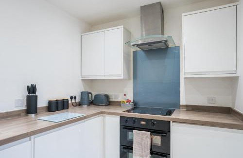 Central Milton Keynes Apartment | Elegant Two-Bedroom Apartment - Free Wi-Fi, 7 Mins from Station, Perfect for Business or leisure Travellers By AV Hughes Properties