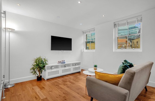 Bishopsgate Apartment | Elegant Two Bedroom Serviced Apartment in Artillery Lane