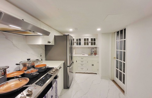 East Credit House | Elegant Unit like Cottage in City Center w/Movie Theater-Near Toronto Airport