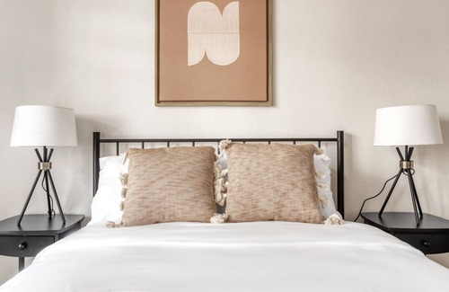 Uptown Apartment | Elegant Uptown 1BR w/ W/D, Gym & Pool, walk to RiNo bars, by Blueground