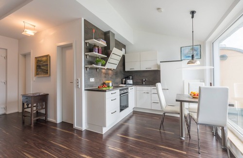 Juliusruh Apartment | Elegant vacation apartment with south-facing balcony, 100 m to the beach