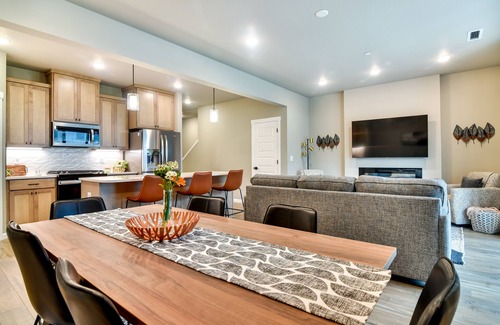 Pleasant Valley House | Elegant Vancouver Townhome - 18 Mi to Portland