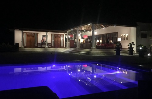 Babakan Villa | Elegant Villa 4 bedrooms and bathrooms overlooking the rice fields
