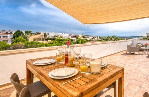 Cala Llonga Villa | Elegant villa in Cala Llonga with views to the harbor of Mahón, Menorca