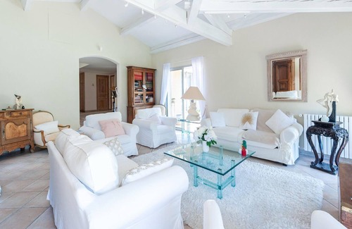 Les Mees Villa | Elegant villa in Les Mées with garden